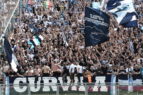 Vergognosi i petardi dei napoletani sui tifosi di Union Berlin e Milan. Napoli non resti zitta