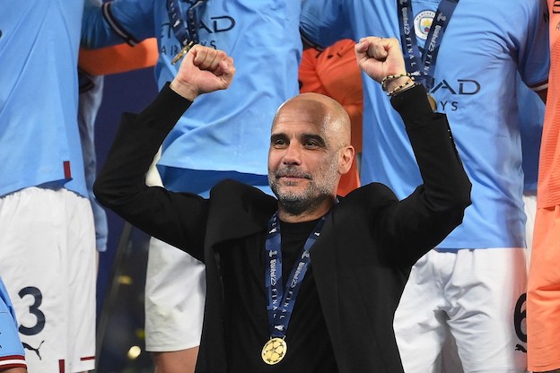 Guardiola: «Il City ha troppe partite, i giocatori sono esausti. Dobbiamo adattarci, ma non è normale»