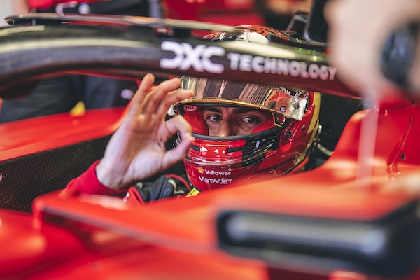 Marca fa a pezzi la Ferrari per il trattamento a Sainz: più incompetenza che preferenza per Leclerc