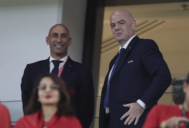 Luis Rubiales sospeso dalla Fifa per 90 giorni, divieto di contattare la Hermoso