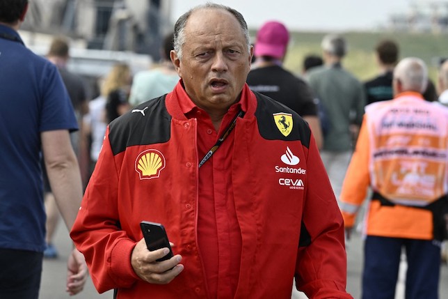 Vasseur: «Tanti alti e bassi della Ferrari, ma siamo in lotta per il titolo. Hamilton è il pilota ideale»