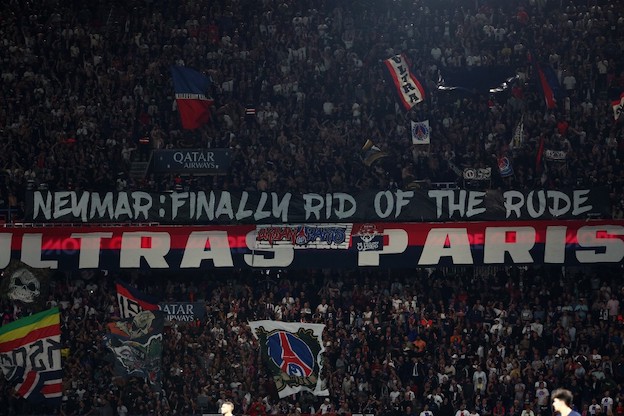 Psg, striscioni contro Messi e Neymar: «Finalmente ci siamo liberati dei maleducati» (Le Parisien)