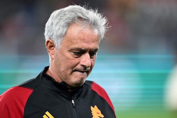 Mourinho a De Siervo: «Nel calcio tanta gente che è arrivata per la politica, per un bell’abito»