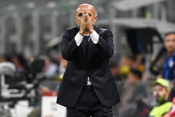 Al primo gol Spalletti chiude gli occhi come uno che conosce bene il concetto di martirio (Corsera)