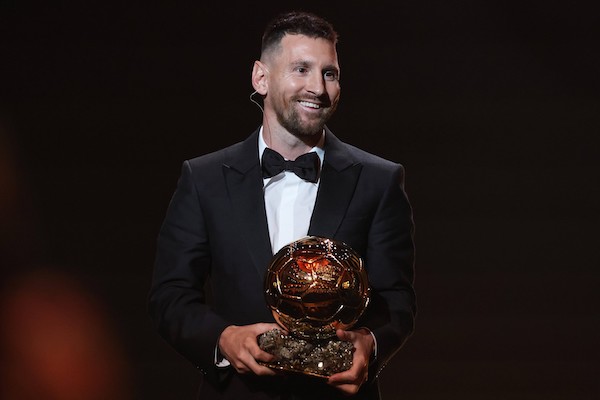 Il Pallone d’oro a Messi non piace al Giornale: “Di politically correct ne abbiamo la sacca piena”