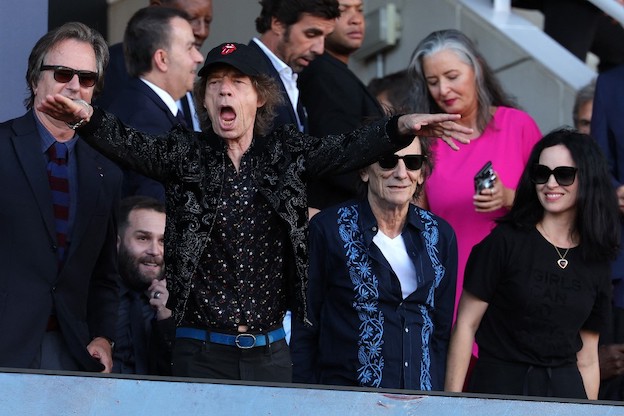 Il Barcellona spiega che cos’è il marketing, porta Mick Jagger in tribuna al Clasico