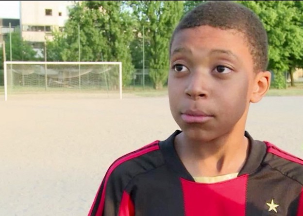 Mbappé, la madre: «Da piccolo tifava Milan: quando perdevano, diceva parolacce in italiano»