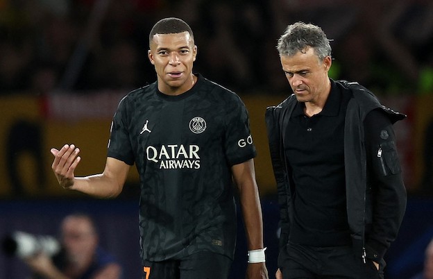 La triste fine tra Mbappé e il Psg. Luis Enrique lo cambia all’intervallo e lui va a sedersi in tribuna