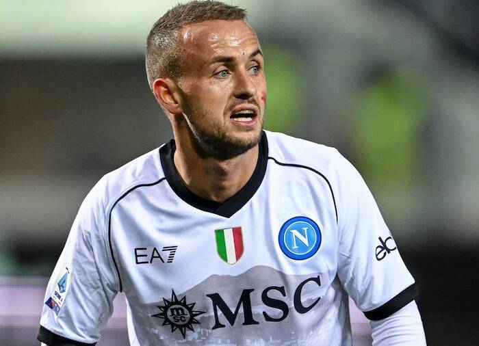 “Lobotka! Lobotka! Il futuro capitano eccolo”, dei tifosi del Napoli lo acclamano nel ritiro della Slovacchia