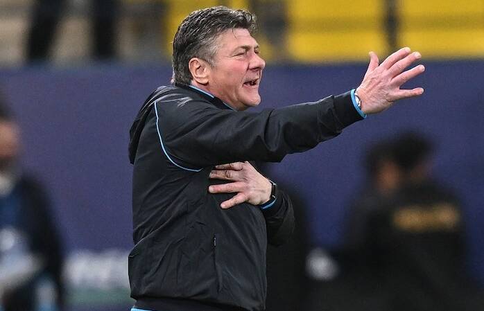 Mazzarri eretico: si ribella al dogma del 4-3-3, schiera il Napoli col 5-4-1 e vince in contropiede