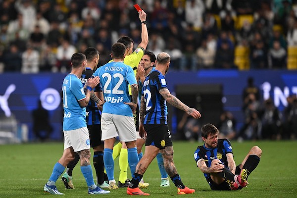 L’atavica carenza del Napoli: l’incapacità di farsi rispettare in campo dagli arbitri