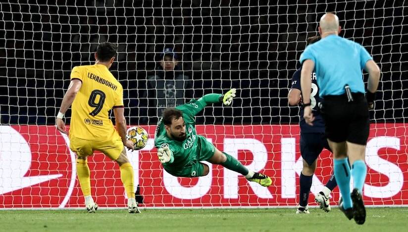 Donnarumma gioca col Barcellona che grazie a lui vince 3-2 in casa del Psg