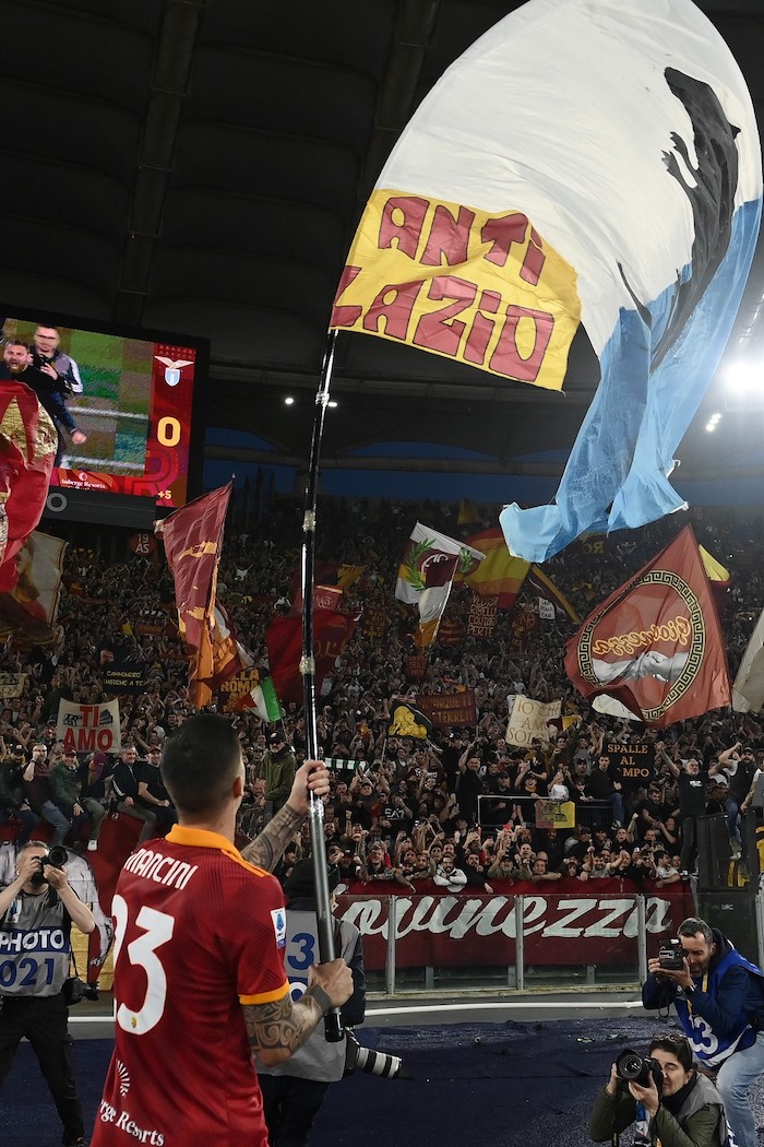 Mancini, i tifosi della Roma: «La multa la paghiamo noi»