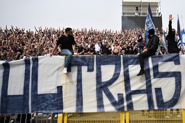 Di Lorenzo convocato dagli ultras. Sky: «scena deprimente». Condò: «i calciatori hanno paura»