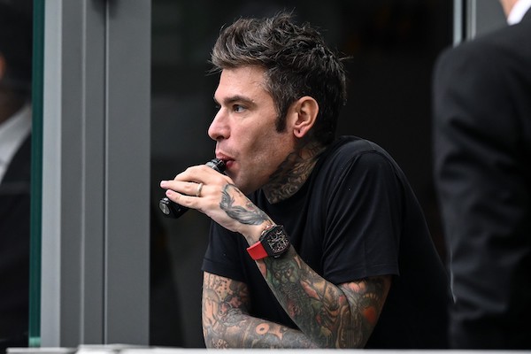 Fedez a Lucci: «Sei un patatone, pensano che sei un criminale e in realtà sei più intelligente…» (Striscia la Notizia)