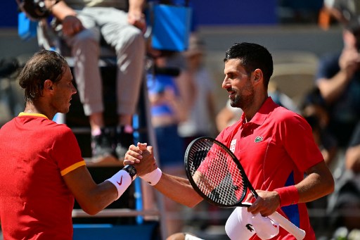 Olimpiadi, Nadal sfiora l’umiliazione da Djokovic: perde “solo” 6-1 6-4. Per gli spagnoli “è finita un’era”