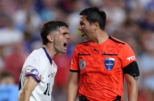 Stati Uniti fuori dalla Copa America: Pulisic invita l’arbitro a festeggiare con gli uruguaiani