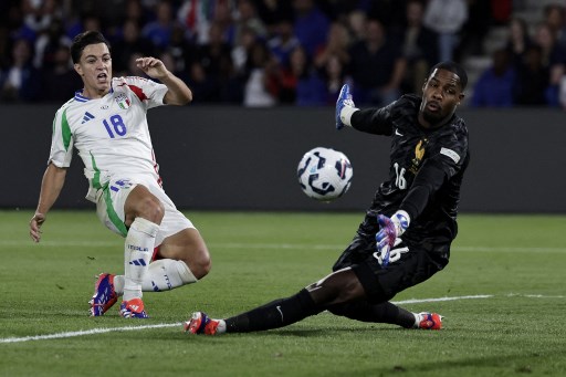 Spalletti torna Spalletti, l’Italia riemerge dal baratro: travolge la Francia 3-1, Raspadori gol alla Romario