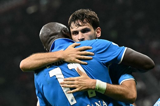 Il Napoli di Conte mette paura al campionato, sbanca Milano in tranquillità