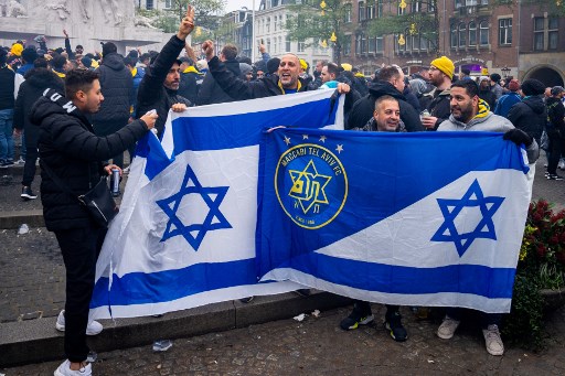 Tifosi del Maccabi Tel Aviv aggrediti ad Amsterdam, si parla di tre dispersi e di possibili ostaggi