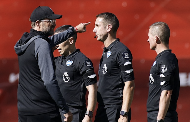 L’arbitro Coote beccato in un video dove sembra sniffi polvere bianca durante Euro 2024 (Telegraph)