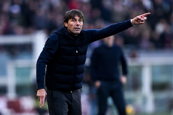 Conte: «A Napoli parlate di vincere molto facilmente. C’è un lavoro da fare. Vedo che l’ambiente non è compatto»